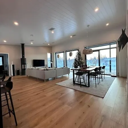 Villa Luxury Arctic With Hot Tube & Stunning River View