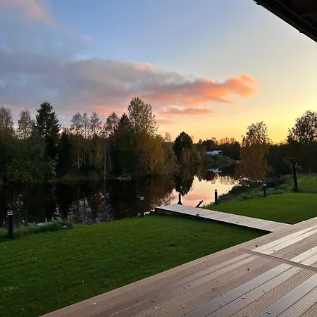 Villa Luxury Arctic With Hot Tube & Stunning River View *