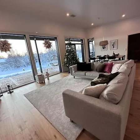 Villa Luxury Arctic With Hot Tube & Stunning River View