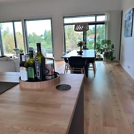 Villa Luxury Arctic With Hot Tube & Stunning River View