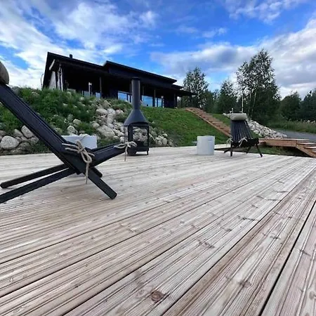 Luxury Arctic With Hot Tube & Stunning River View *
